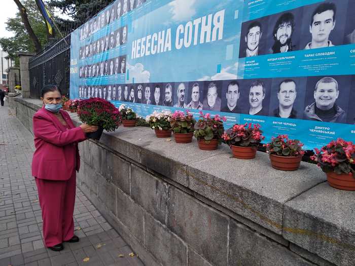 Покладання квітів воїнам-захисникам Української держави 13 жовтня 20202 року