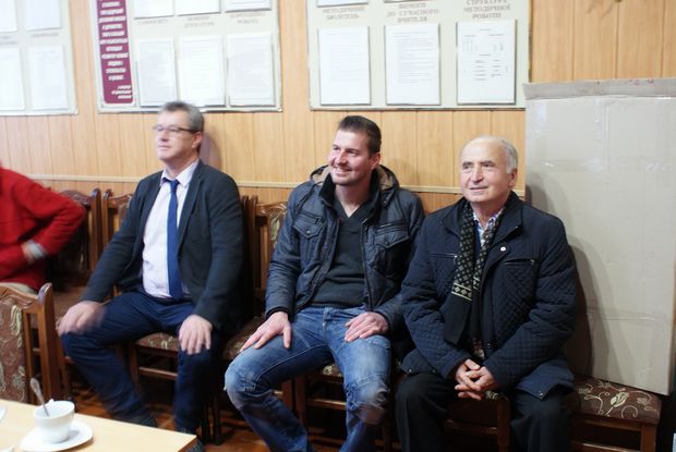 Представники делегації спілкуються у Довбиській спеціальній загальноосвітній школі-інтернаті