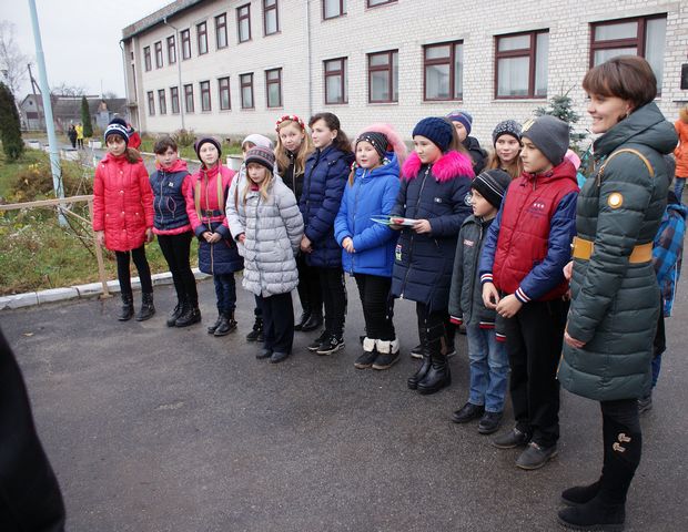 Урочисте привітання від учнів школи